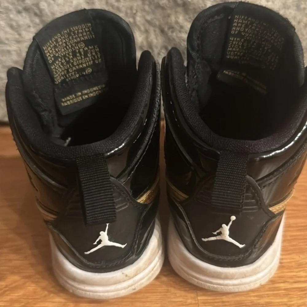 Nike Air Jordan Legacy‎ 312 Black Metallic Gold / White AT4040 007 Size 6C